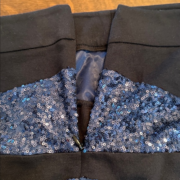 Express NWT black mini skirt with blue sequin panels
Size 12 sparkle metallic - Picture 4 of 10